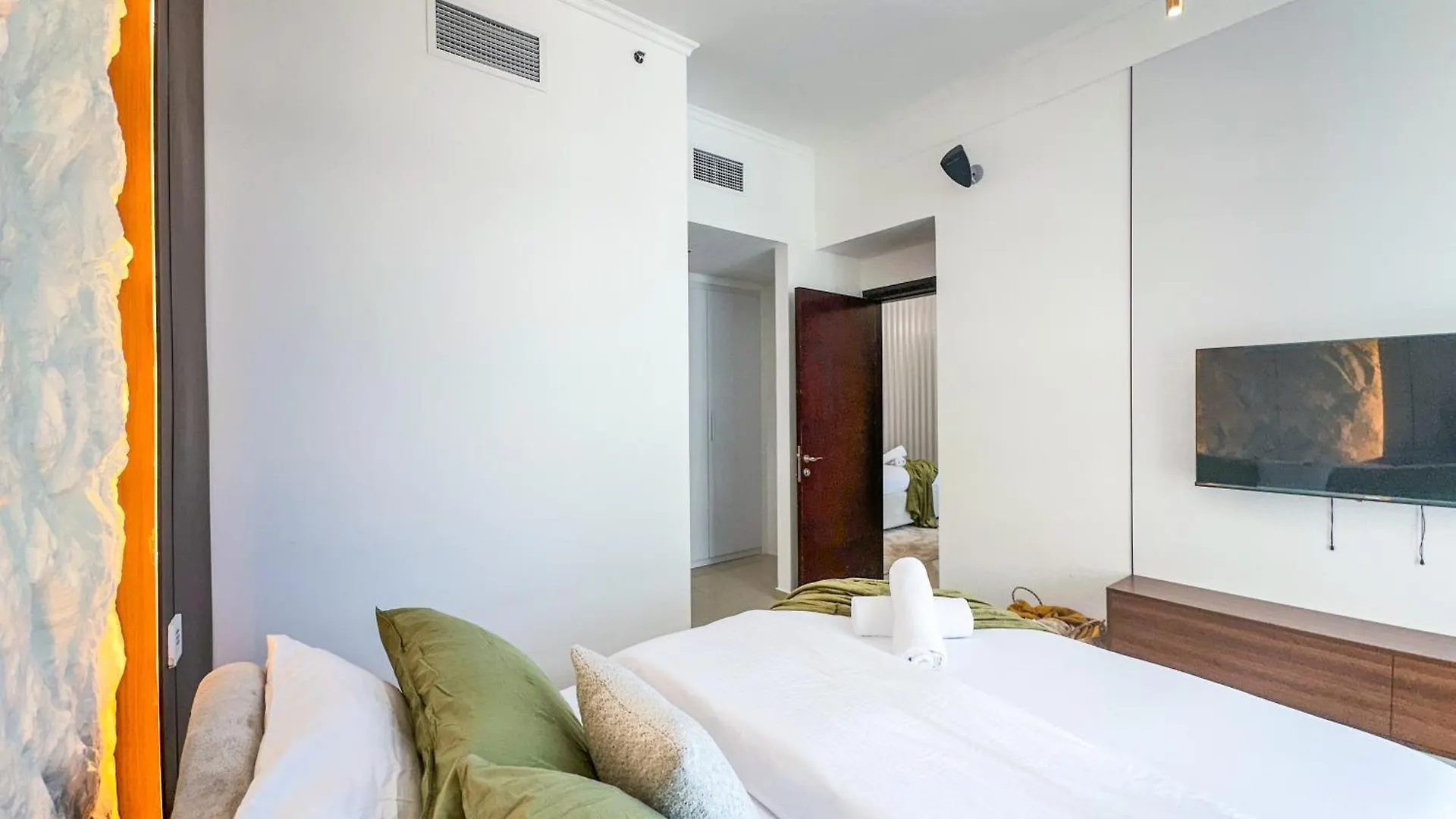 Upgrade Unit For 6 Pax With Sea View Ideal Location Near Beach Big Balcony Dubai 0*,  United Arab Emirates