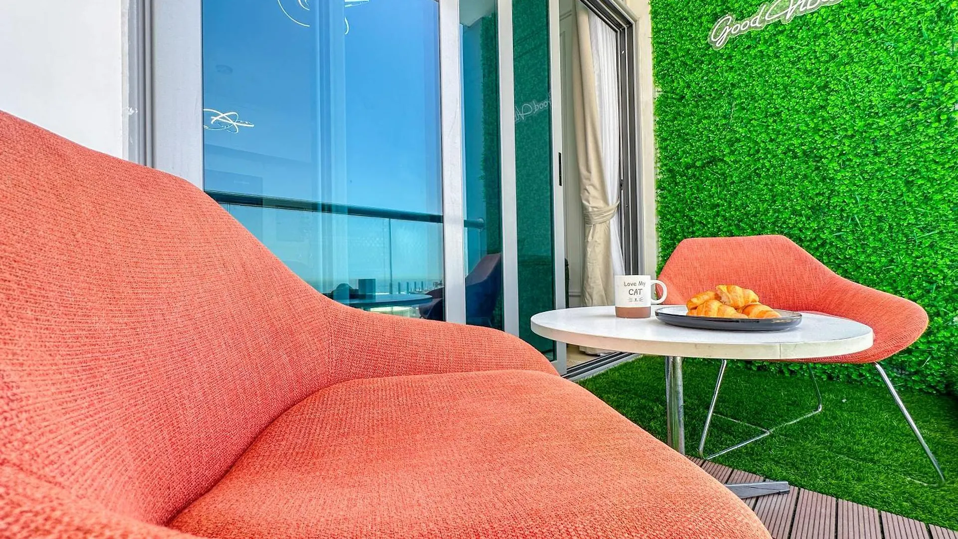 Upgrade Unit For 6 Pax With Sea View Ideal Location Near Beach Big Balcony Dubai Förenade Arabemiraten