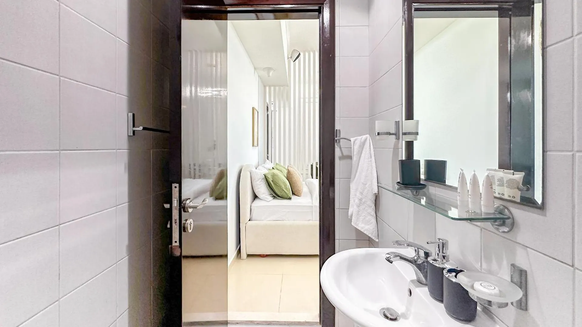 Upgrade Unit For 6 Pax With Sea View Ideal Location Near Beach Big Balcony Dubai Lägenhet